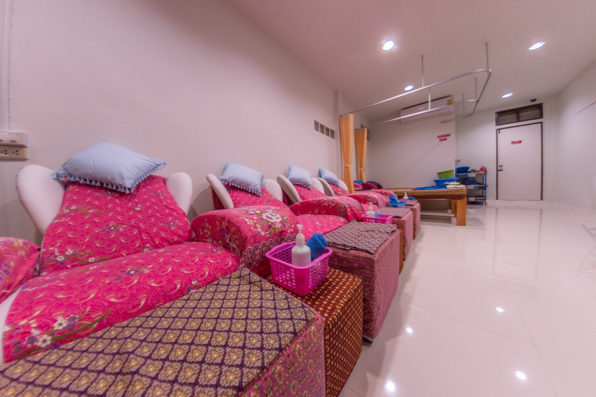 Enrico Hostel Patong ภายนอก รูปภาพ